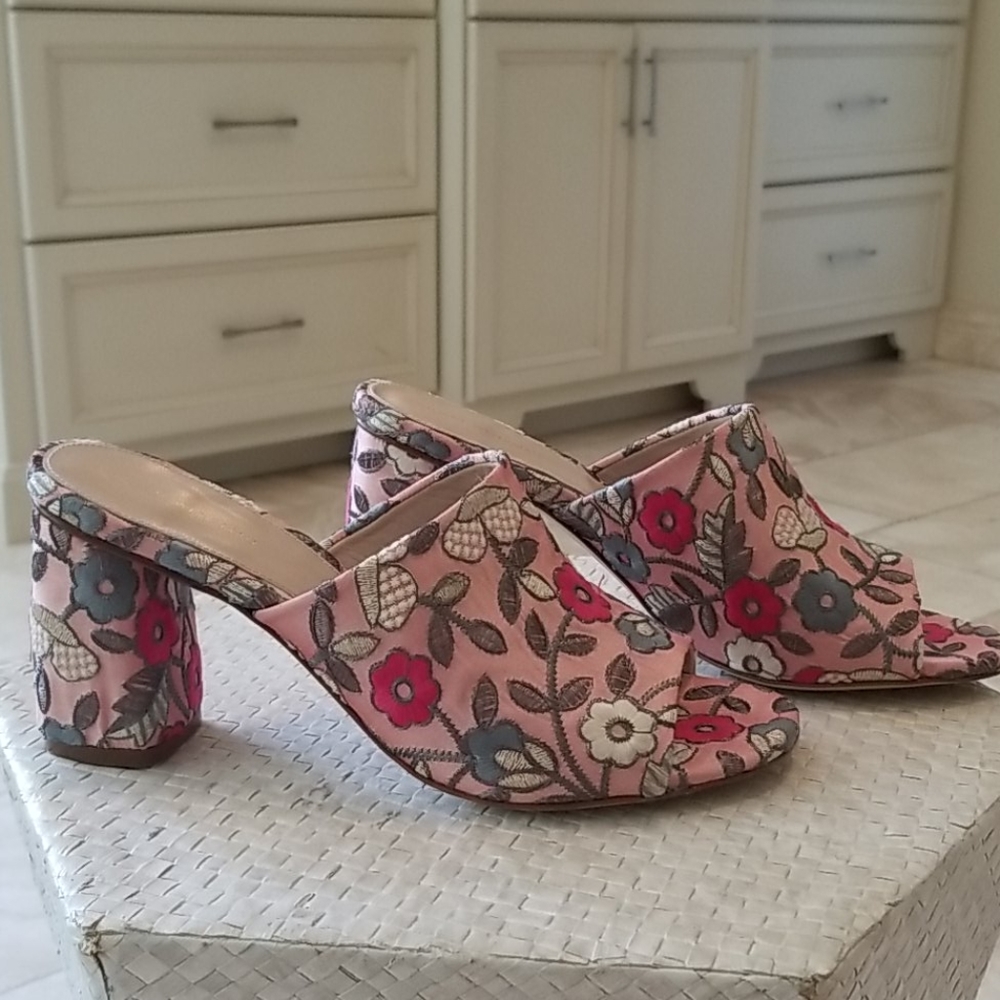 Stuart weitzman embroidered shoes size 8